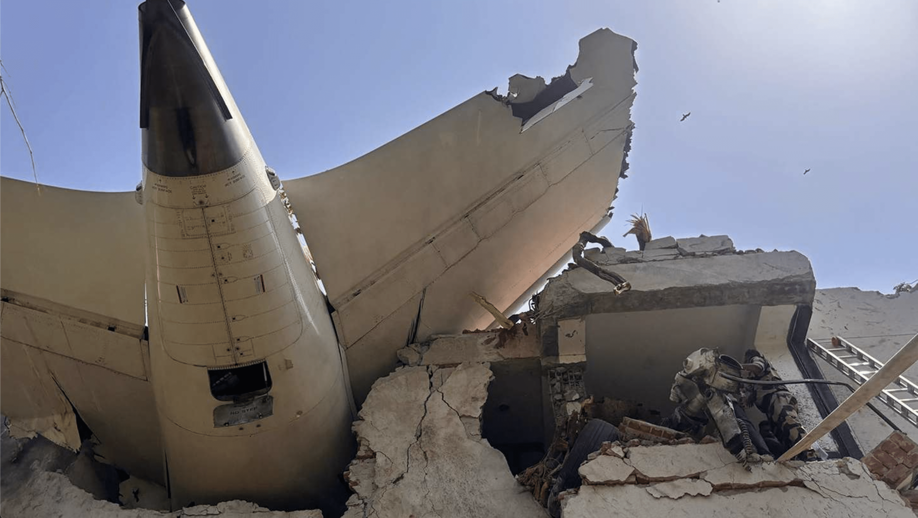 Fuel-Control Switches Under Scrutiny in Air India 171 Crash: Pilot Error or System Failure? Boeing Dreamliner Pilot
